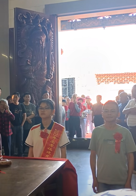 “祖坟冒青烟了！”福建，女孩高考690分，全省第2名，不仅被北大录取，家人更是为