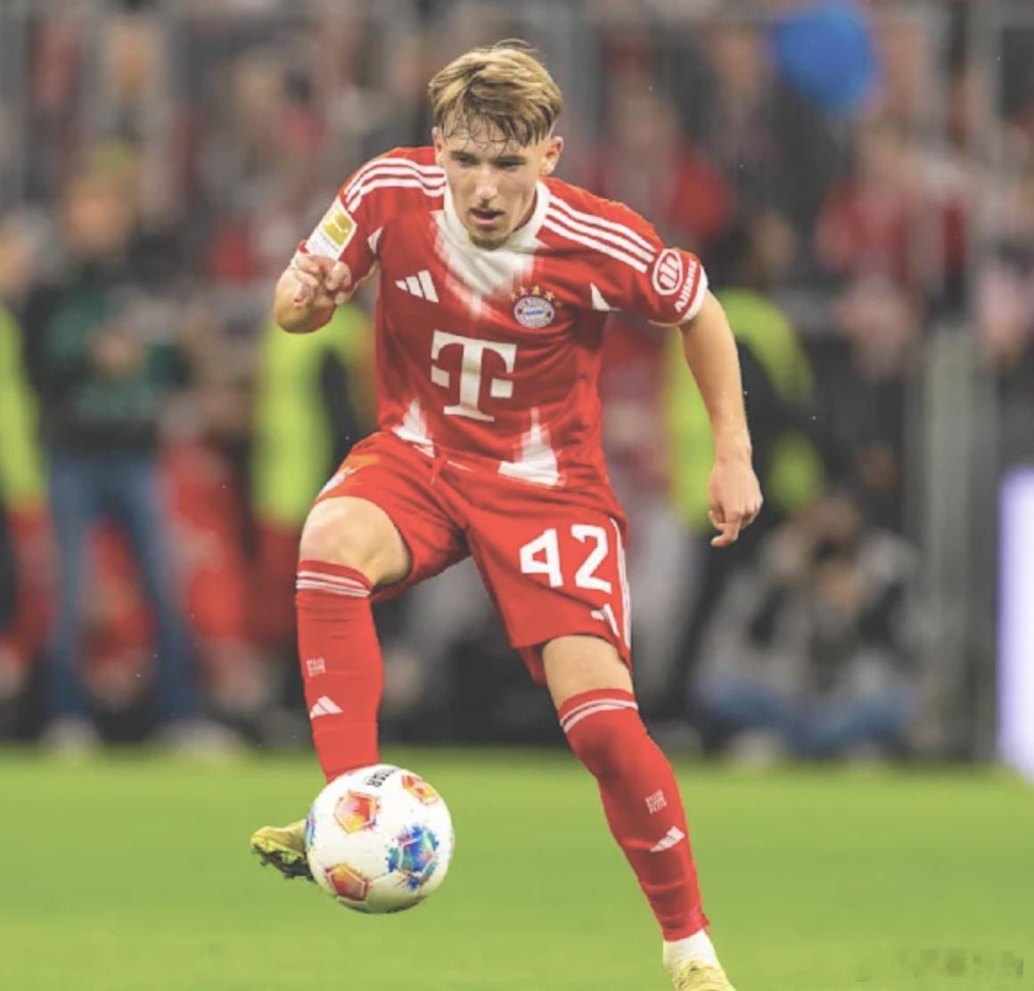 提前下场的卡尔伤势无碍，他透露只是赛前一天训练中撞了一下。刚刚17岁的卡尔可以在