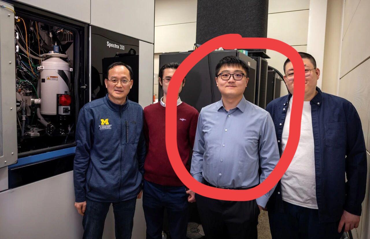 令人痛心，中国半导体材料研究博士后王丹浩在美国密歇根大学坠楼身亡，生前曾遭美国联