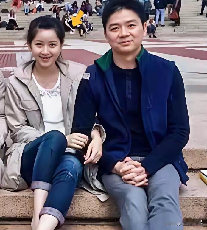 章泽天的颜值的确是非常高的,尤其是在她年轻的时候,可谓百里挑一,倾国倾城,在她身