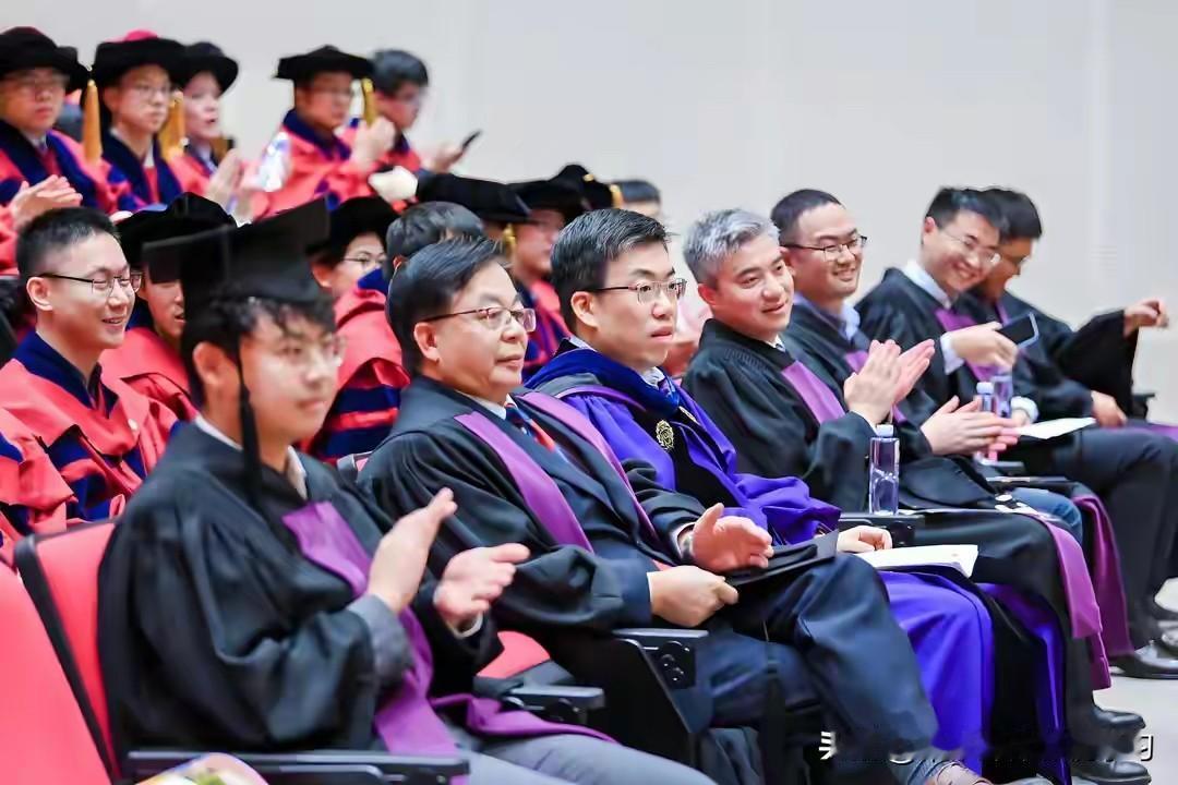 扎克伯格亲自下场，一周内从OpenAI挖走8名核心研究员，其中4位是华人AI天才