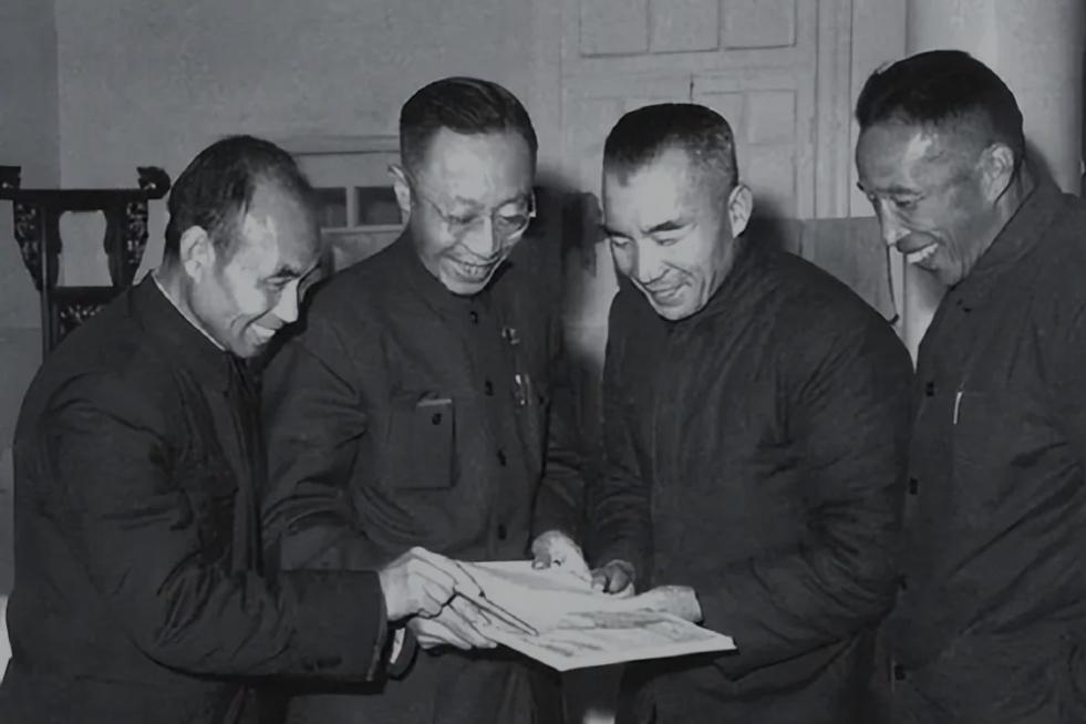 打开网络搜王耀武1959年特赦后最想见谁，十有八九都说是粟裕，还说得有鼻子有眼：