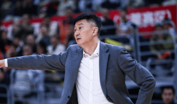 杜锋: 靠年轻球员把球赢下来不容易, 萨林杰发烧带病一直打