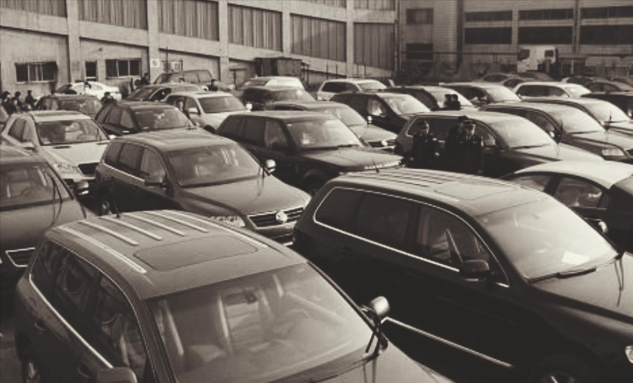 上世纪90年代，遂溪县查扣了47辆走私汽车，背后合资公司的老板陈励生浮出水面。按