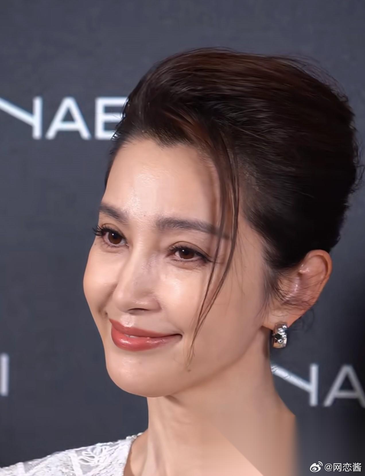 为什么李冰冰现在很少拍戏了？其实原因很简单，不是年龄大了，也不是没演技，而是