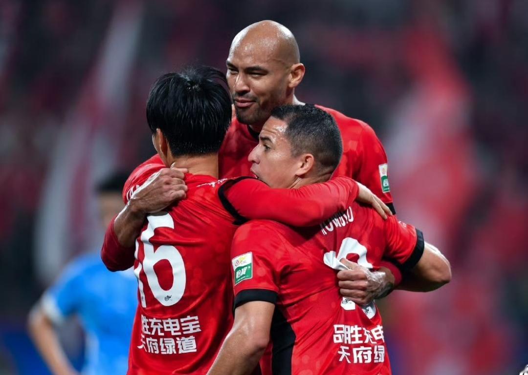 “保蓉杯”说法开始起风了，成都蓉城球迷千万别上套，要不以后得了冠军，也会被说三道