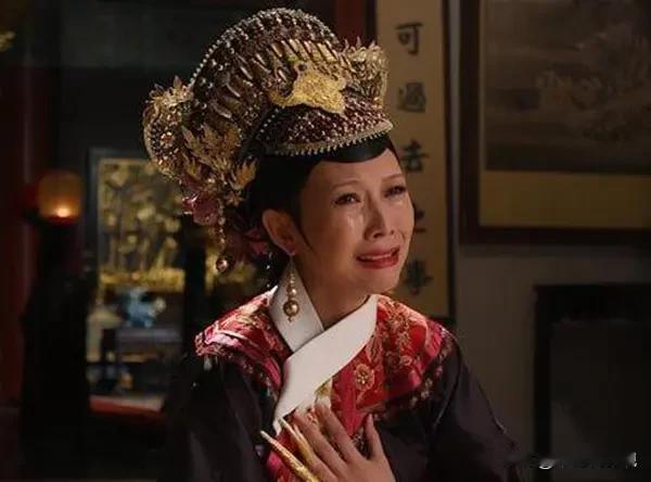 了这么多遍甄嬛传，以前只觉得宜修是个阴狠毒辣的皇后，害死亲姐姐纯元，又往死里整甄