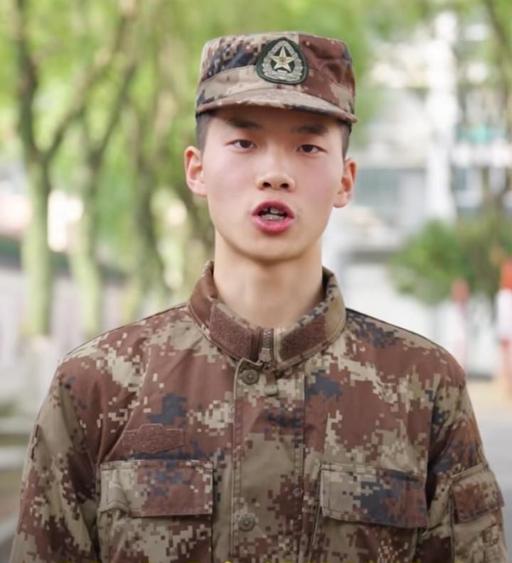 2026预定新兵邓玉椋，来自建档立卡贫困户，父母都是残疾人，家中还有一个9岁的妹