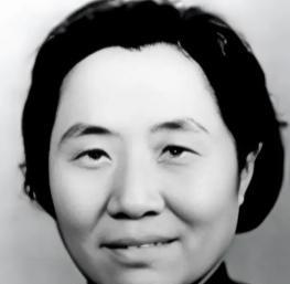 1950年，北京的一次宴会上，周总理看到了徐向前元帅的夫人黄杰，他端着酒杯走了过
