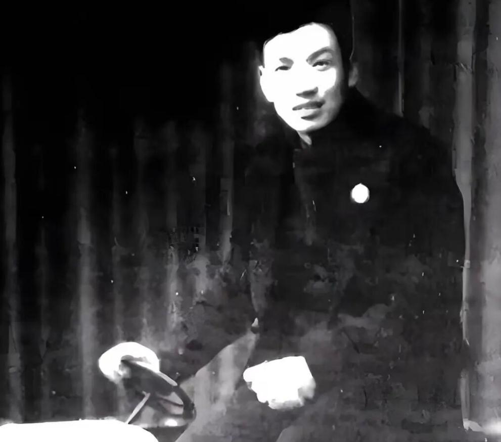 你敢信吗？一个叛变过我党的中统高官，途经延安，李克农非但没有抓他，反而还把他放走