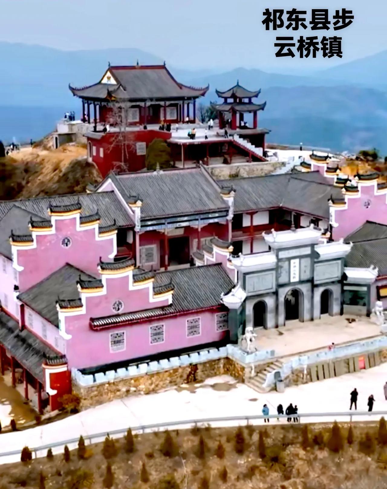 想不到湖南省祁东县步云桥镇，居然还有这么好的一个地方，房子是古代式建筑物。这些建