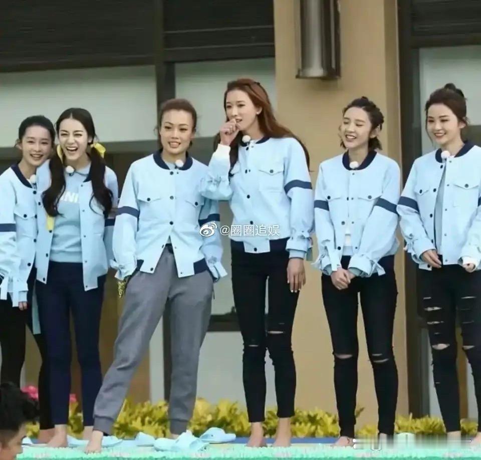 本想聚焦林志玲，却被身旁的李沁狠狠惊艳！颜值气场双双在线，一眼沦陷直接被美到心动