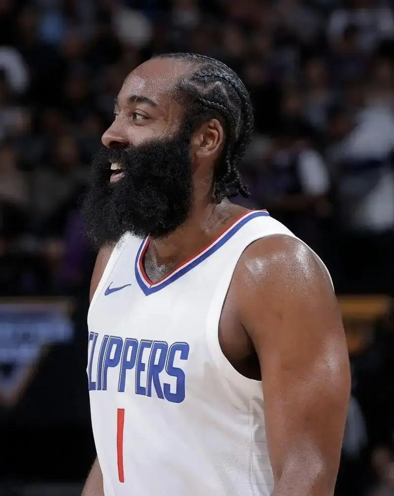 别再拿数据膨胀当借口了。NBA最难破的纪录不是100分，是哈登2019年那