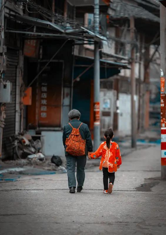 "梅姨"栽了！真名叫谢某某，全认了！3月21日，广州警方通报，那个让全国家长