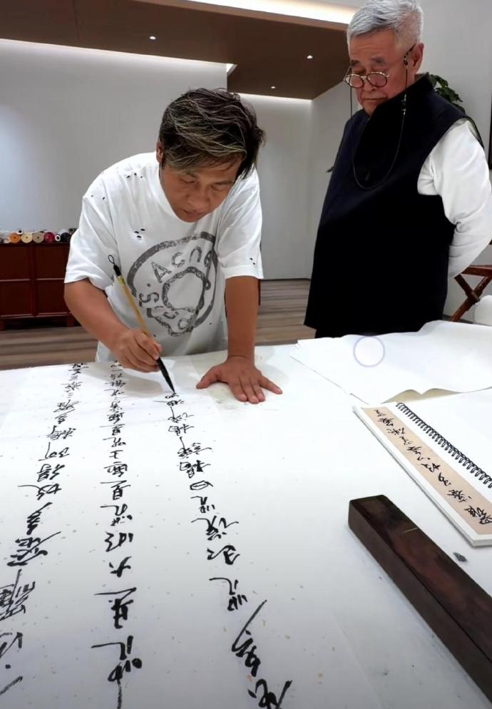 看了这些，还说二人转演员没文化吗？知道赵本山书法写的好，没成想宋小宝写的也这么