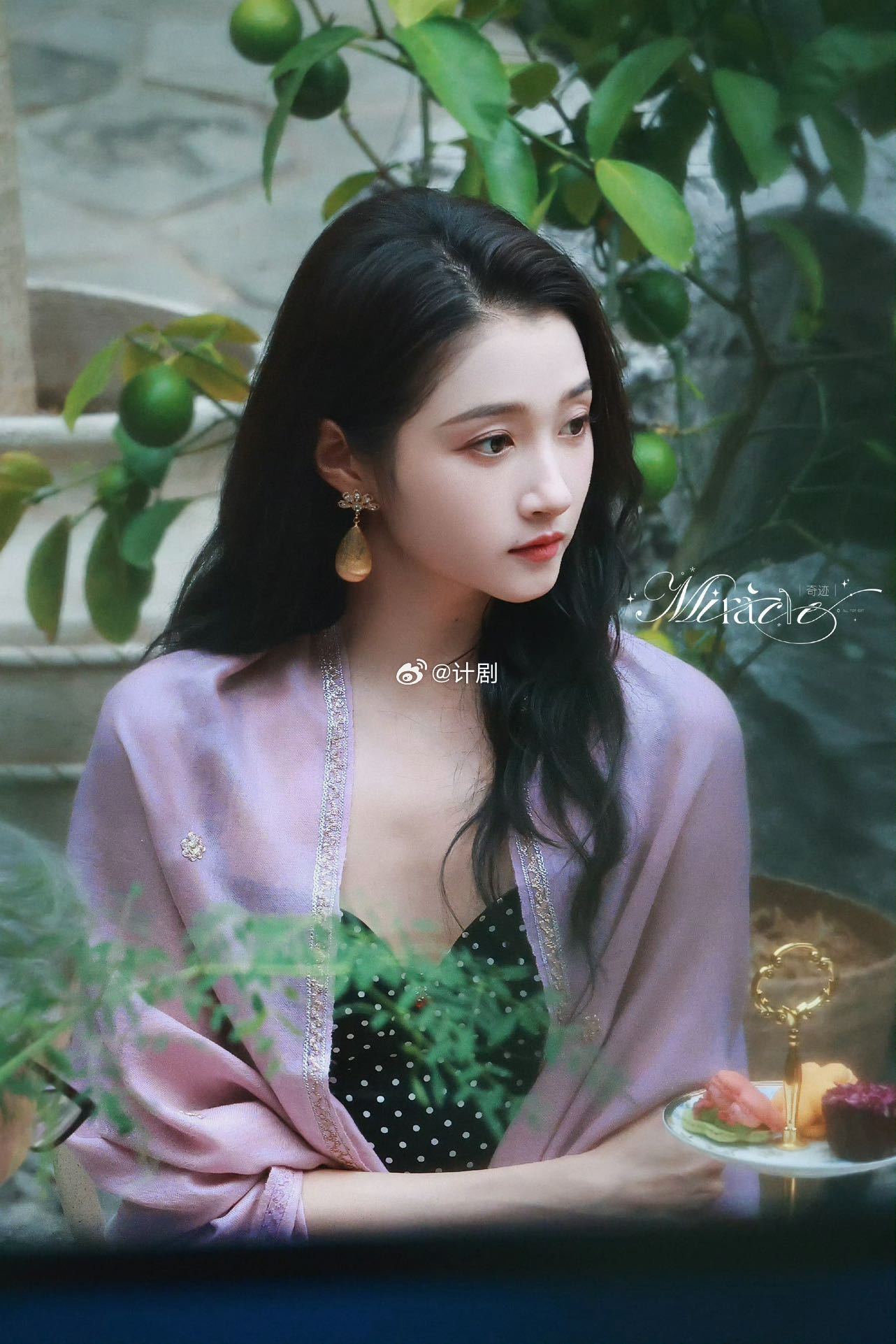 关晓彤孟露莎豪门小说女主脸标准答案关晓彤往那一站就是千金大小姐本人，孟露莎这