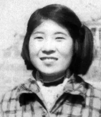 1958年，杨虎城的女儿杨拯陆在婚礼前夕神秘失踪，数日后，在严寒的冰雪覆盖下，终