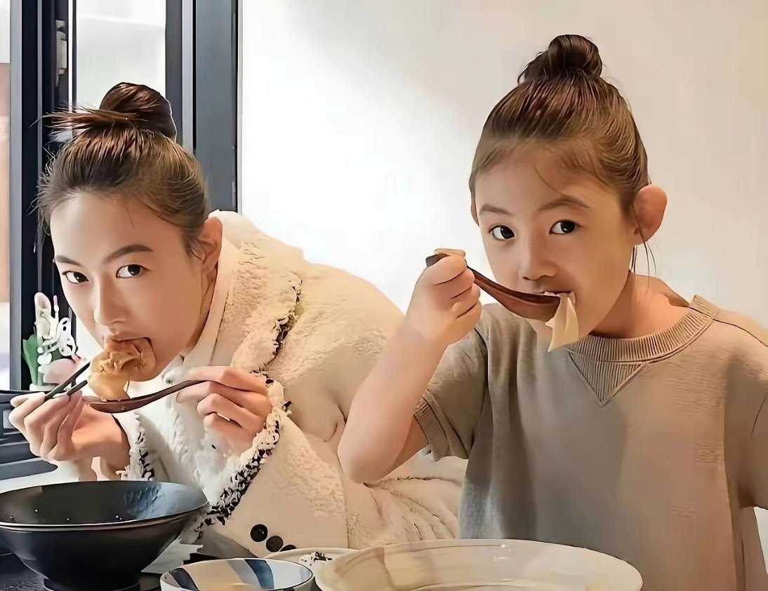陈冠希女儿Alaia和秦舒培简直复刻脸，我看完直呼太神奇