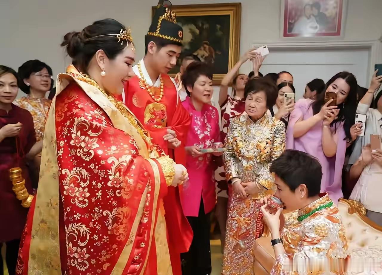 辛奇隆应该感激梁安琪这个岳母，因为他家境不如何超盈，也没啥收入，可当初结婚，没有