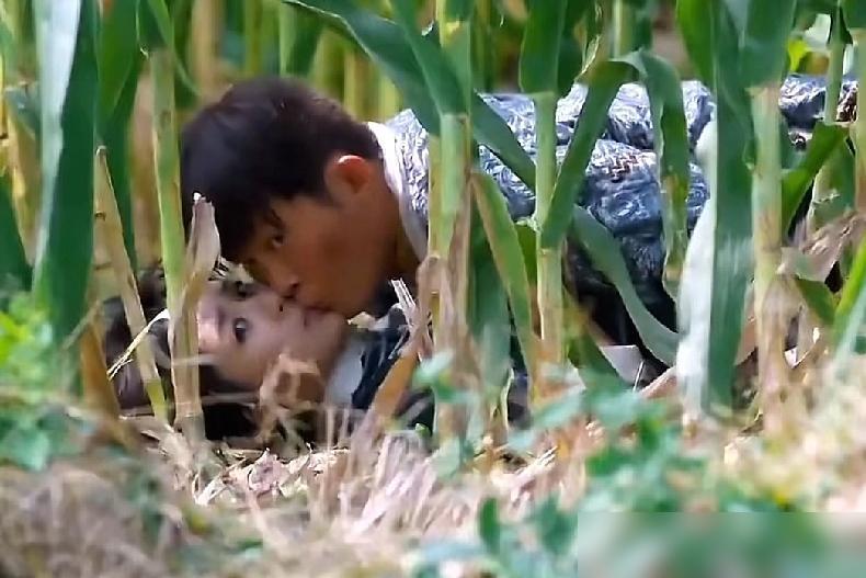 昨天他拿了奖，却对着台下喊了声“姐夫”。全场懵了0.5秒，然后炸了。原本好端