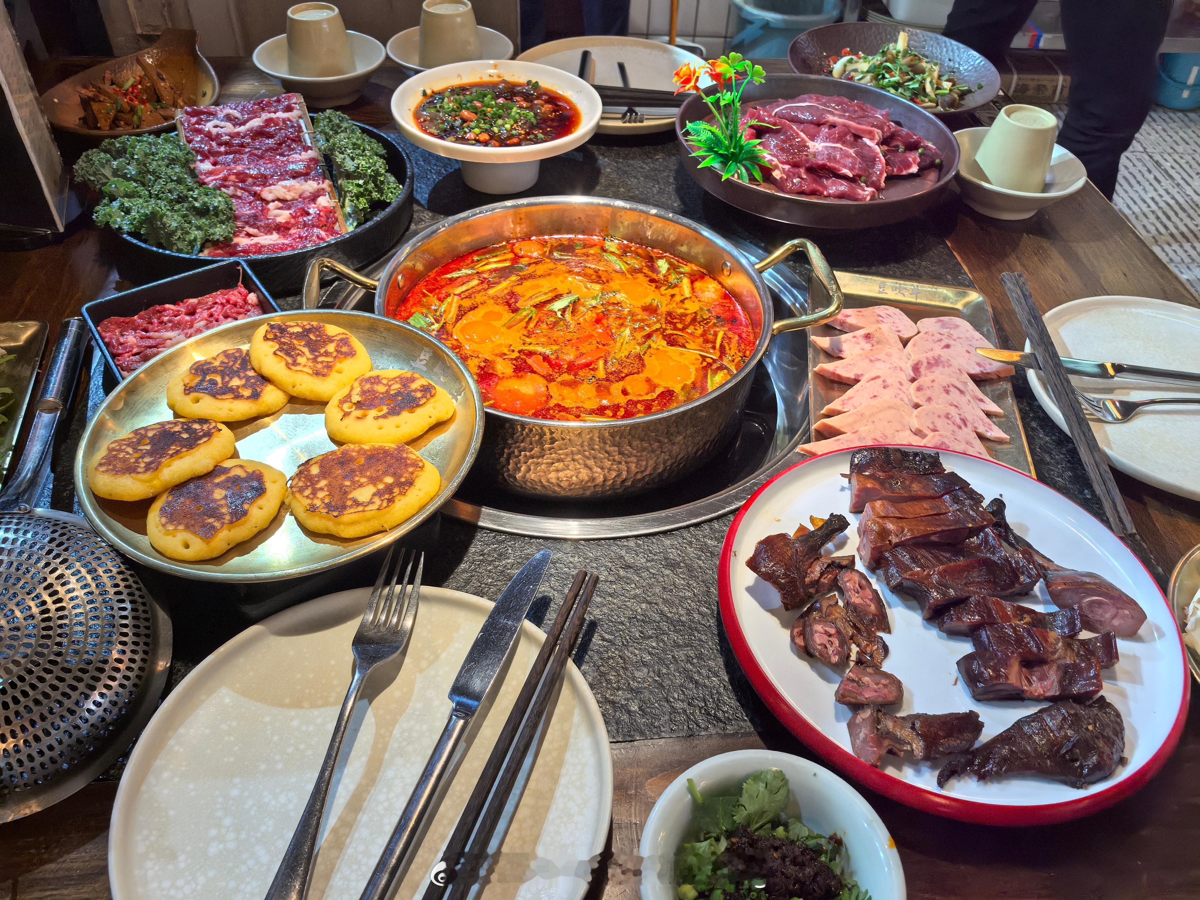 今晚吃牛肉汤锅[大笑]​​​