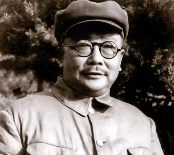 1949年，李克农走进毛主席房间，看见一物后，瞬间脸色大变，扭身冲向寺庙，要不是