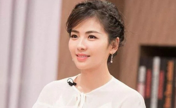 2007年，刘涛和身家200亿的王珂在电梯里偶遇，王珂对刘涛一见钟情，立马发起了