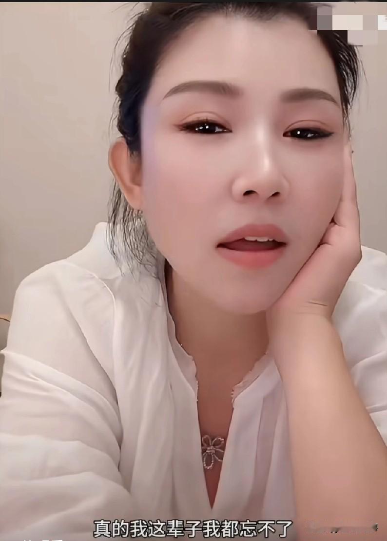 二驴姐吐槽二子爷化妆像“二妹妹”，老招笑了，高迪太帅了！大美又瘦了，双眼皮比以前