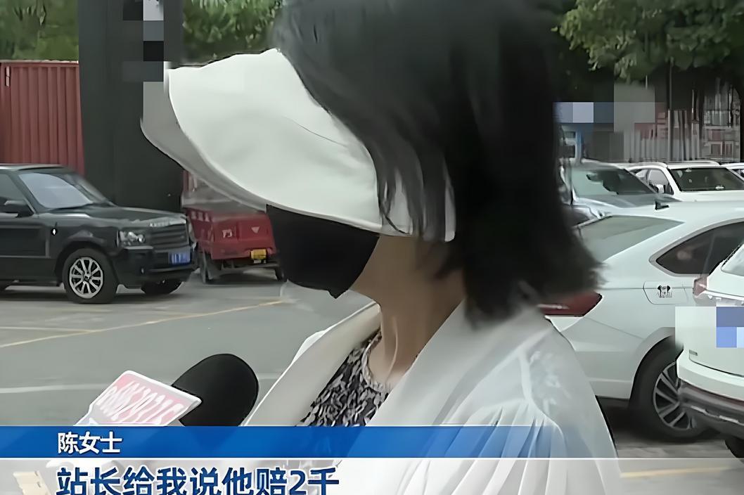 重庆，女子将自己120万的路虎送去检测站进行年检，检测汽车尾气时，发动机突然升到
