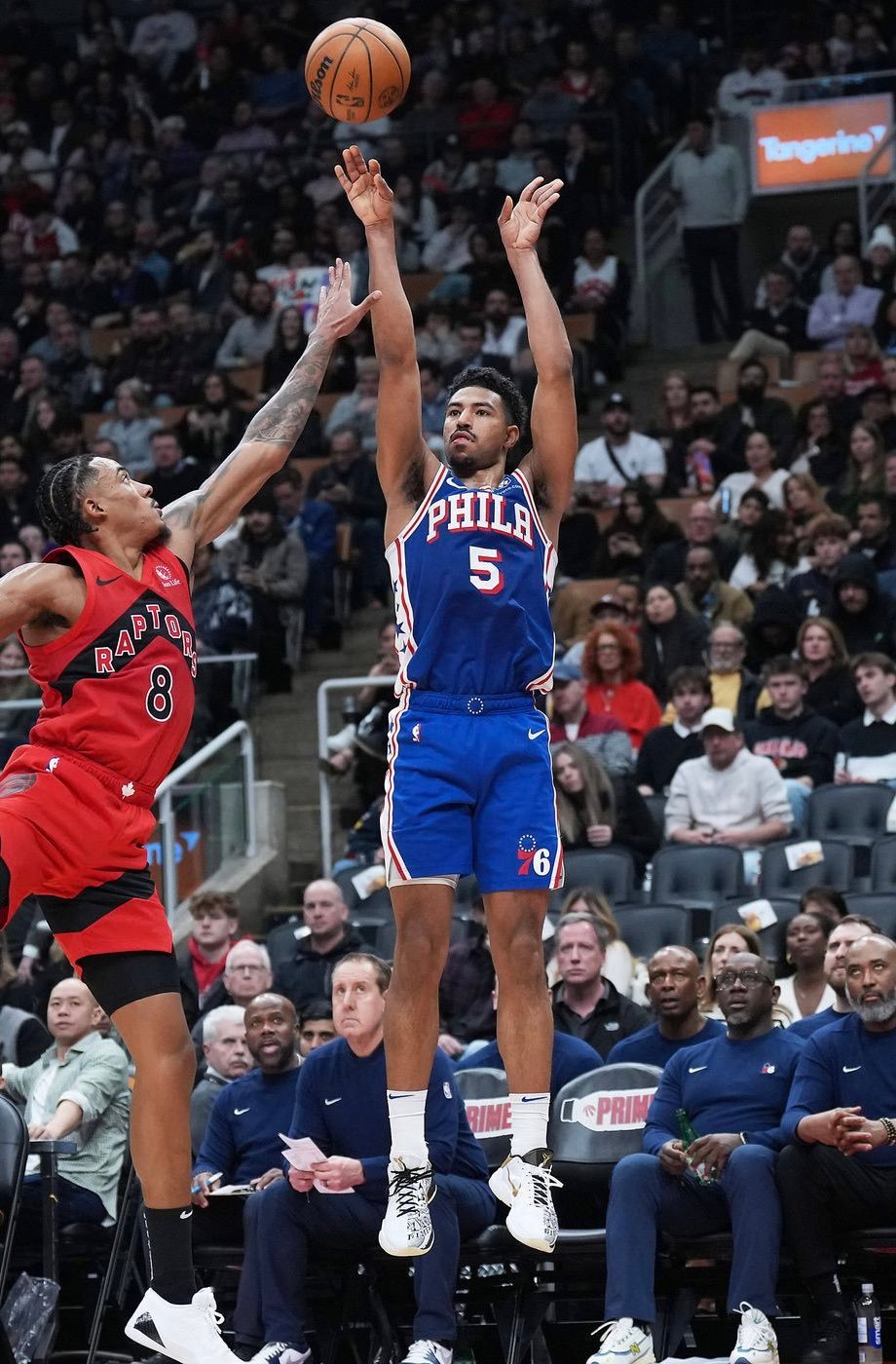 据NBA记者MichaelScotto报道，有消息人士透露，费城76人队已向昆