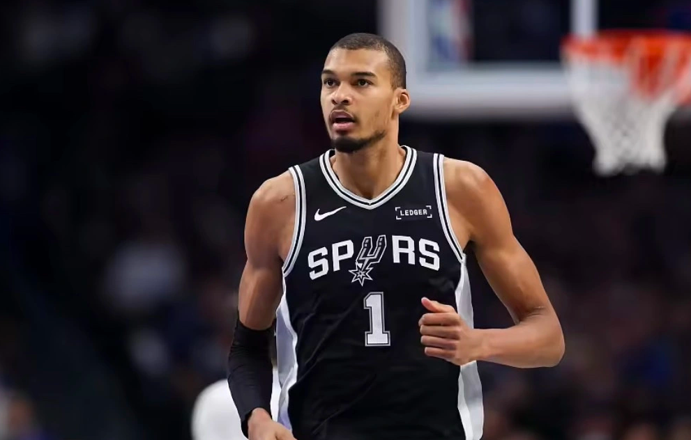 4月7日讯美医学专家JesseMorse，M.D.发文对文班在对抗中遭受的左