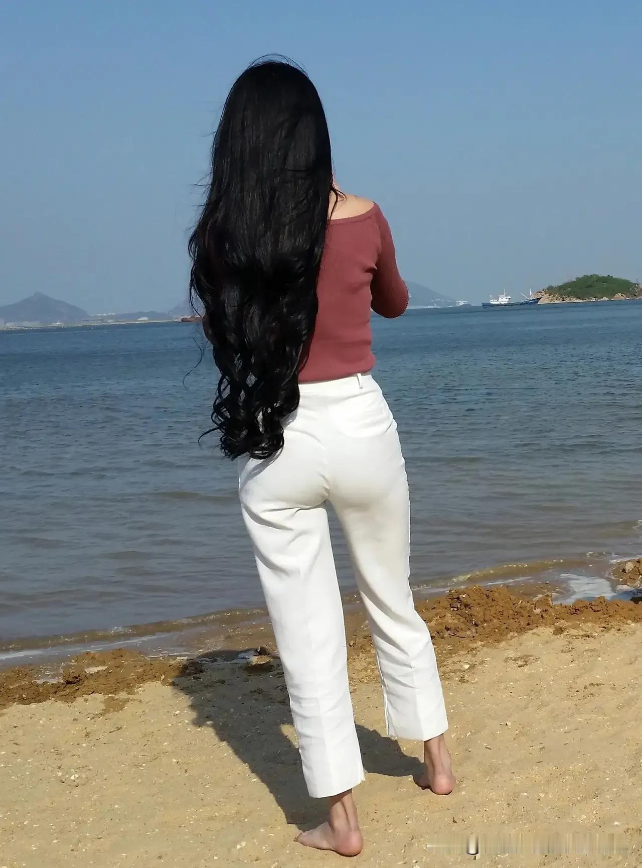 街拍好身材美女们（系列40）微胖女生如何穿搭更自信微胖女孩还有哪些优势?你有