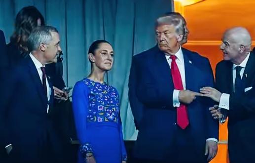 特朗普看向加拿大总理卡尼的眼神是什么意思呢？特朗普这表情挺有特点啊！这是在交