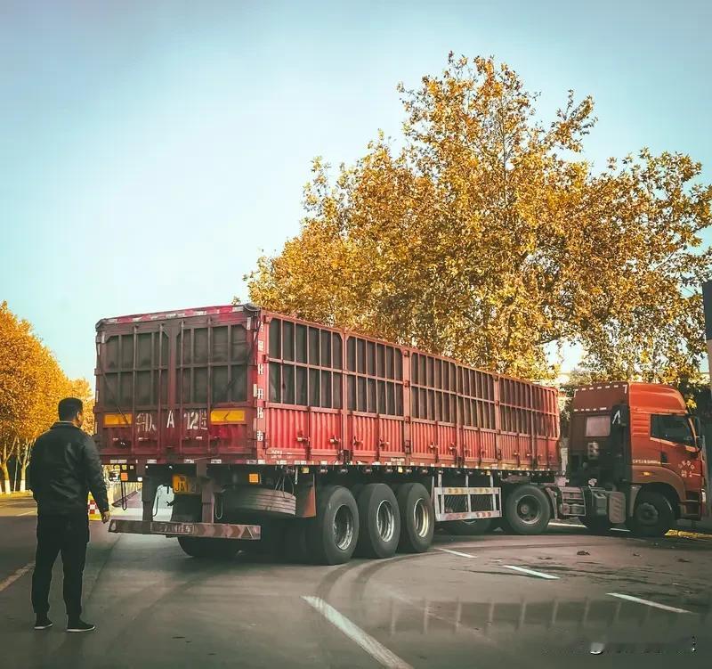 屁股没坐热就提桶跑路？15万月薪招不到司机，这行当到底是坑还是金矿？这年头，