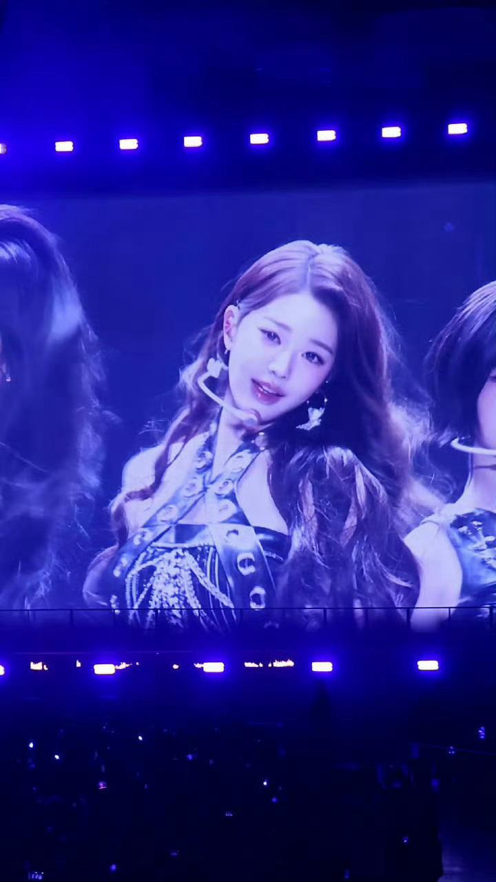 【张元英】一些大屏神迹✨张元英抓彩带