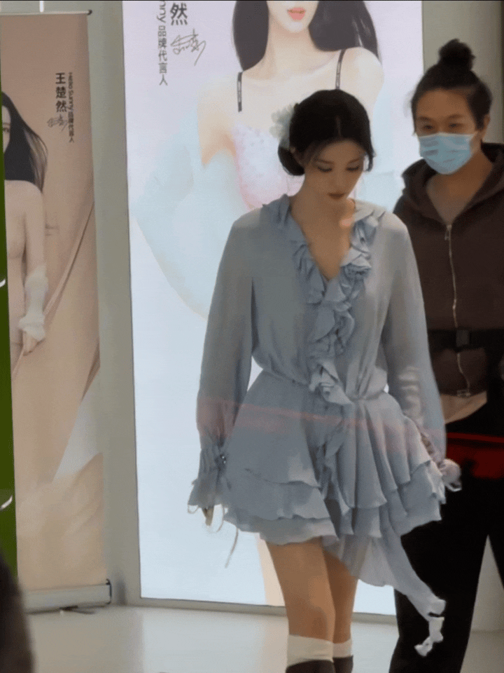 王楚然怎么美成这样了？她太适合穿这种衣服了，真的又瘦又美！