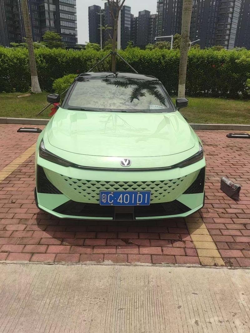 长安UNI-V2024款1.5T尊贵运动型裸车价：10.19万平均油耗