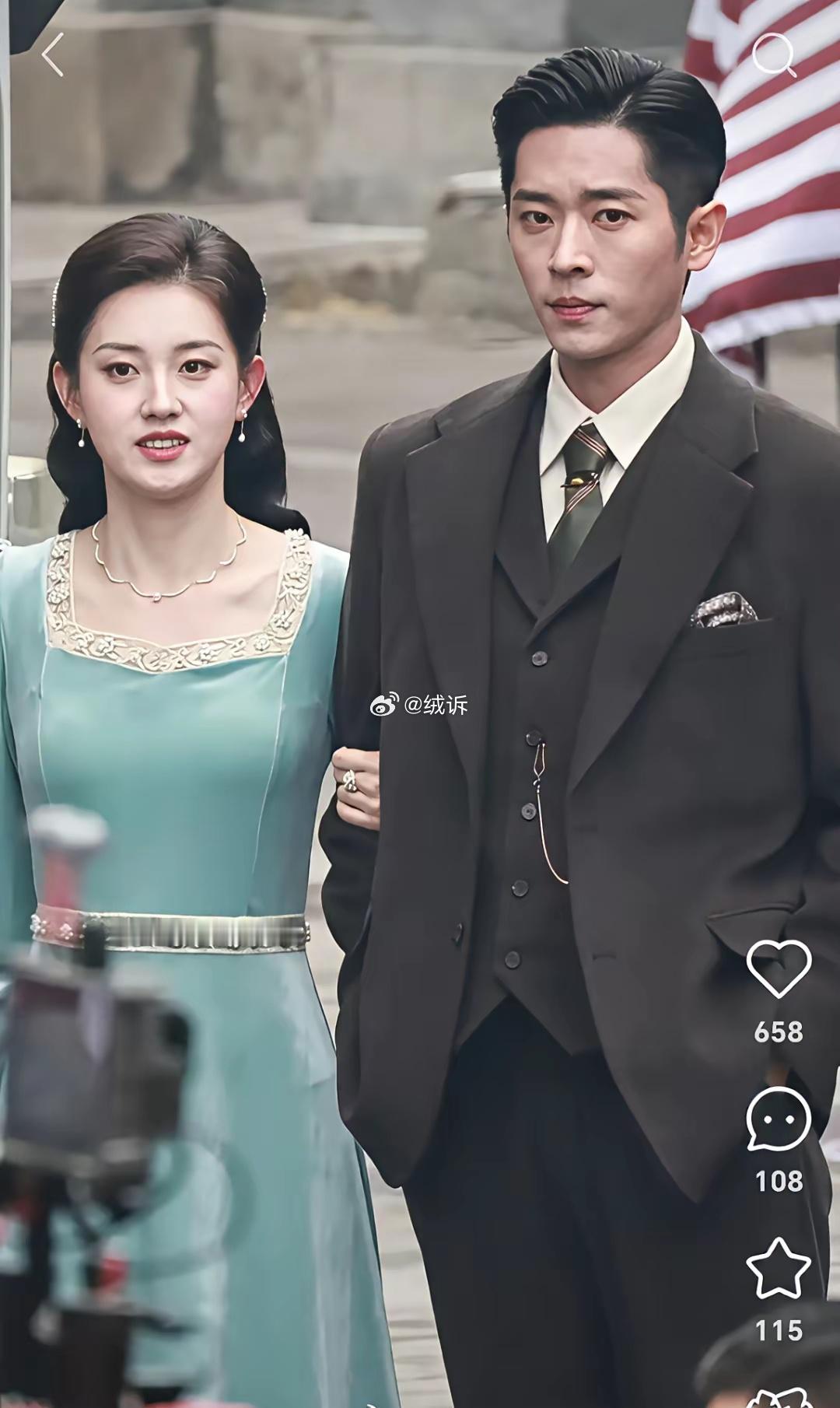 大家看完这两张图，觉得谁是女主呢