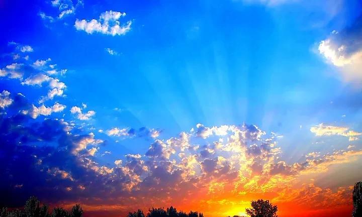 #上联：晚霞总惹夕阳醉，求下联#上联：晚霞总惹夕阳醉，下联：晓雾偏让旭日迷