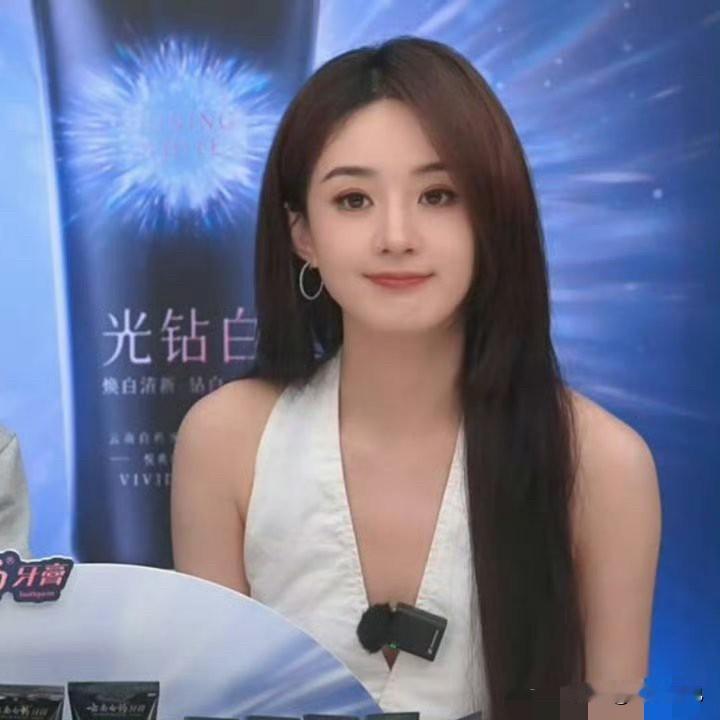 我好像明白了一些，为什么赵丽颖从来不参加红毯活动，不是因为传她耍大牌，也不是