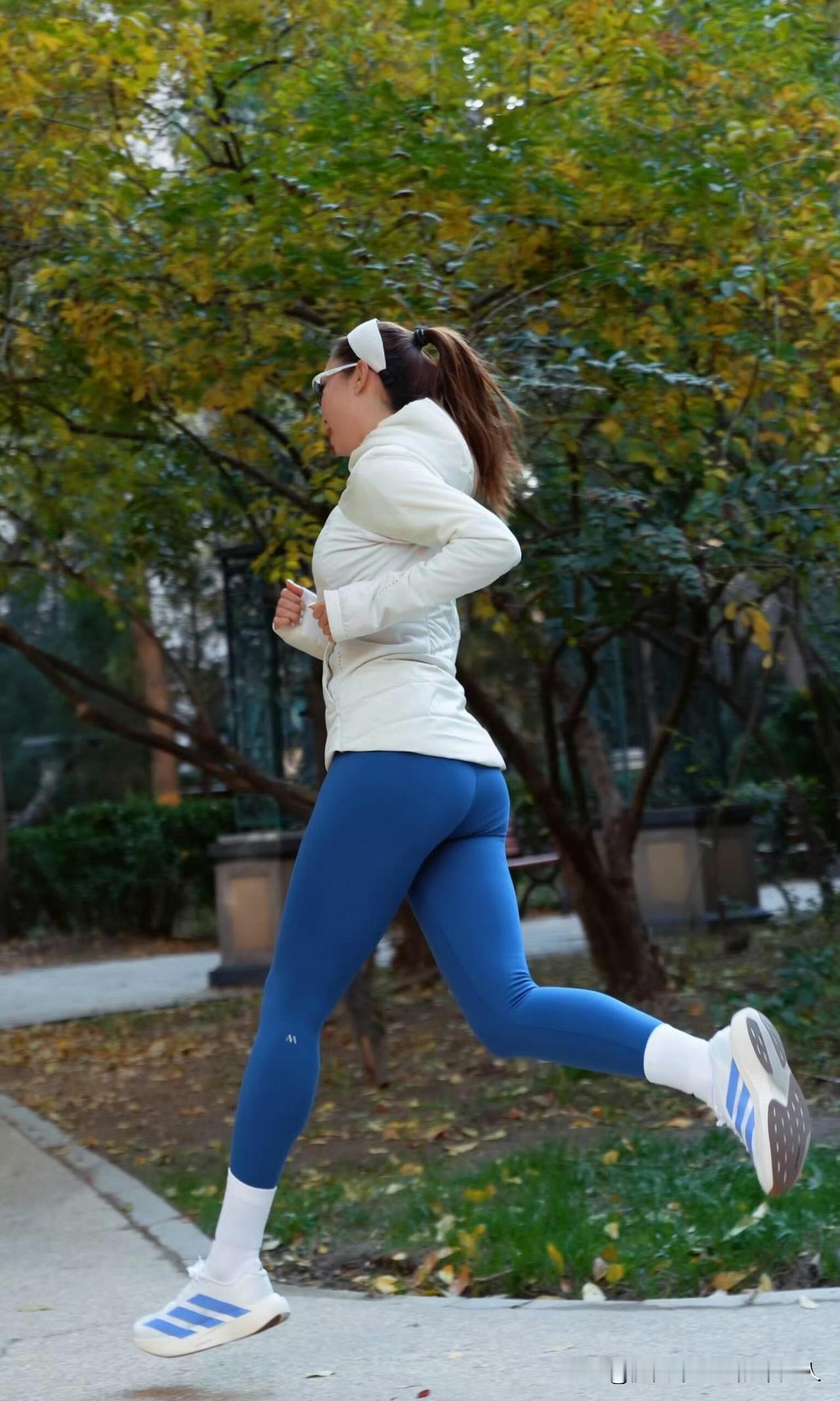 运动，一定要早早开始。真的不是危言耸听！身边好多人30岁前仗着年轻随便造，熬夜