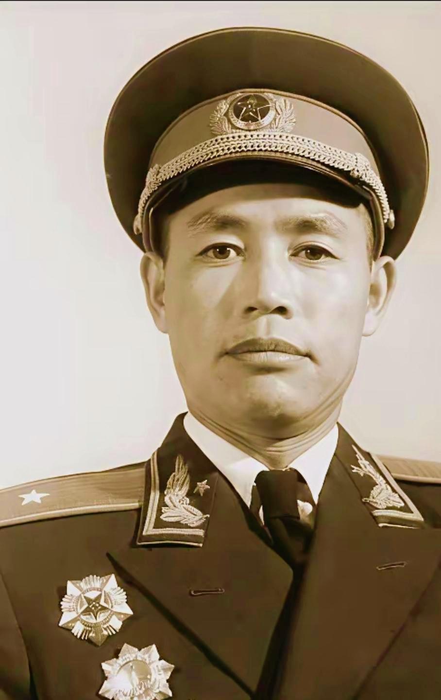 《英雄无名：独臂马夫与将军的泪拥》