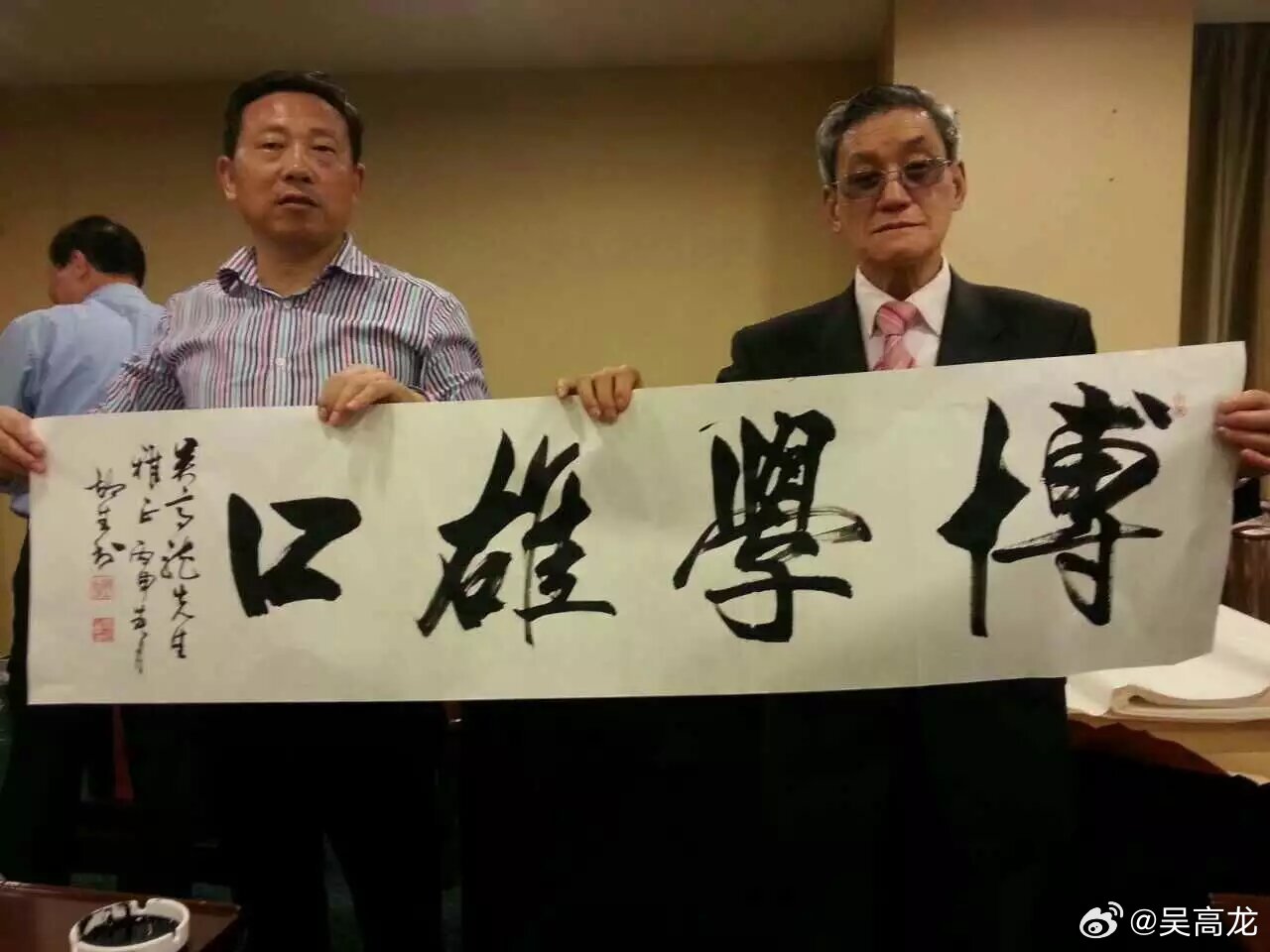 说真话，范小勤这个字就是妥妥的是丑书，真的没有任何的书法功底，但是啊，这两天他上