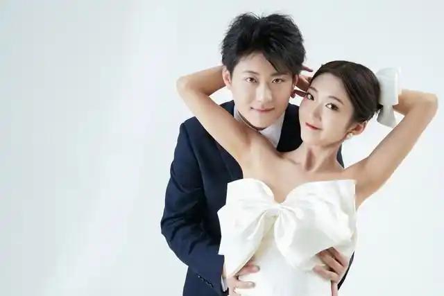 前阵子整理社区去年的婚姻登记数据，发现32%的离婚夫妻领证前的相处时长连6个月都