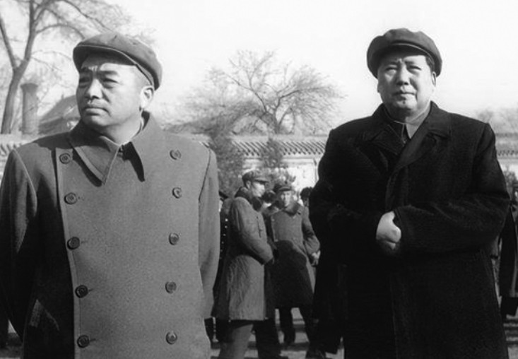 庐山会议后，彭老总虽然被打倒了，但他仍然忧国忧民，一直在关注着中央的形势。1