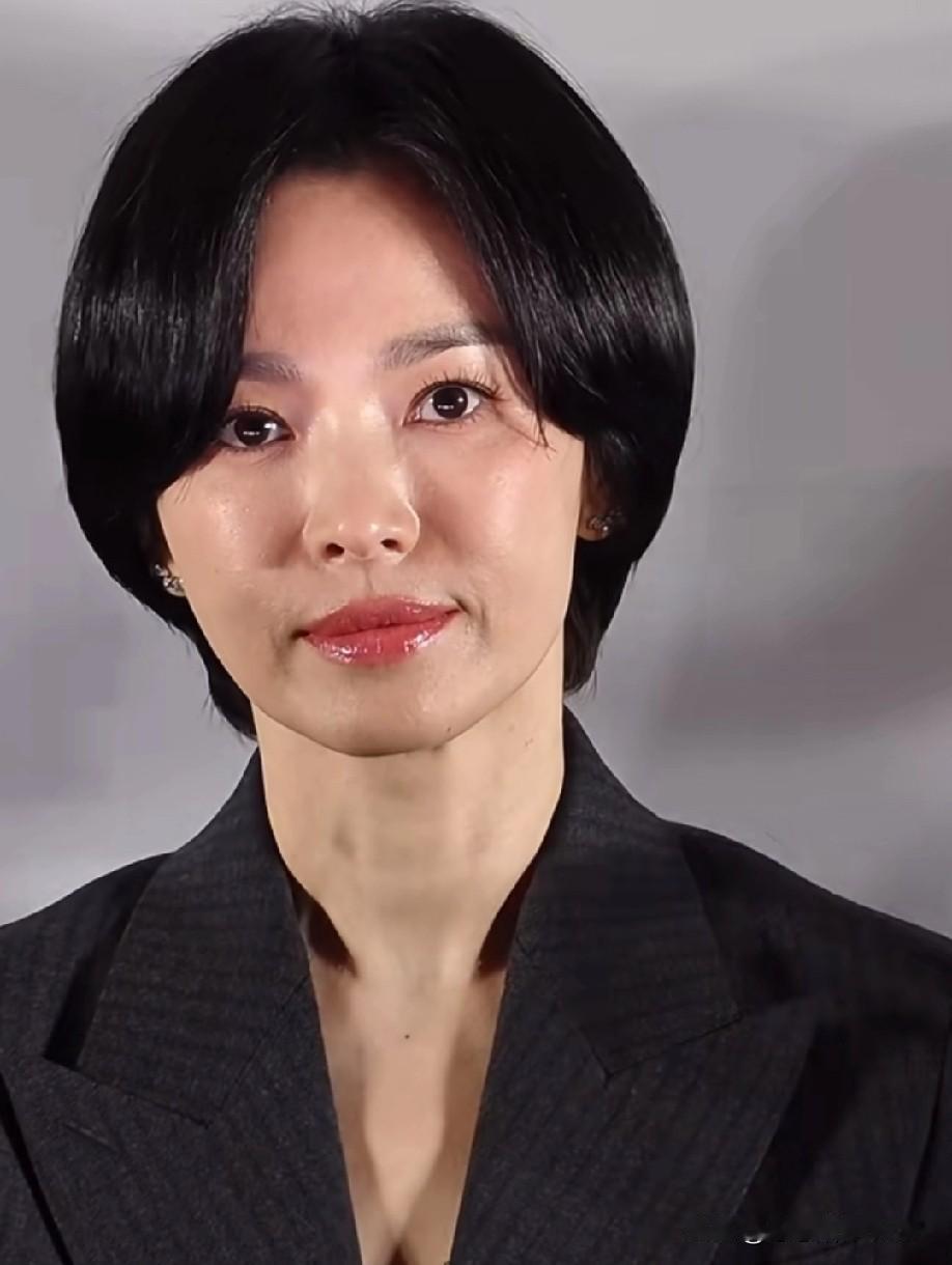 44岁宋慧乔演复仇戏依然带感，就是这发型有点难懂，放谁头上都像顶着锅盖😂大家