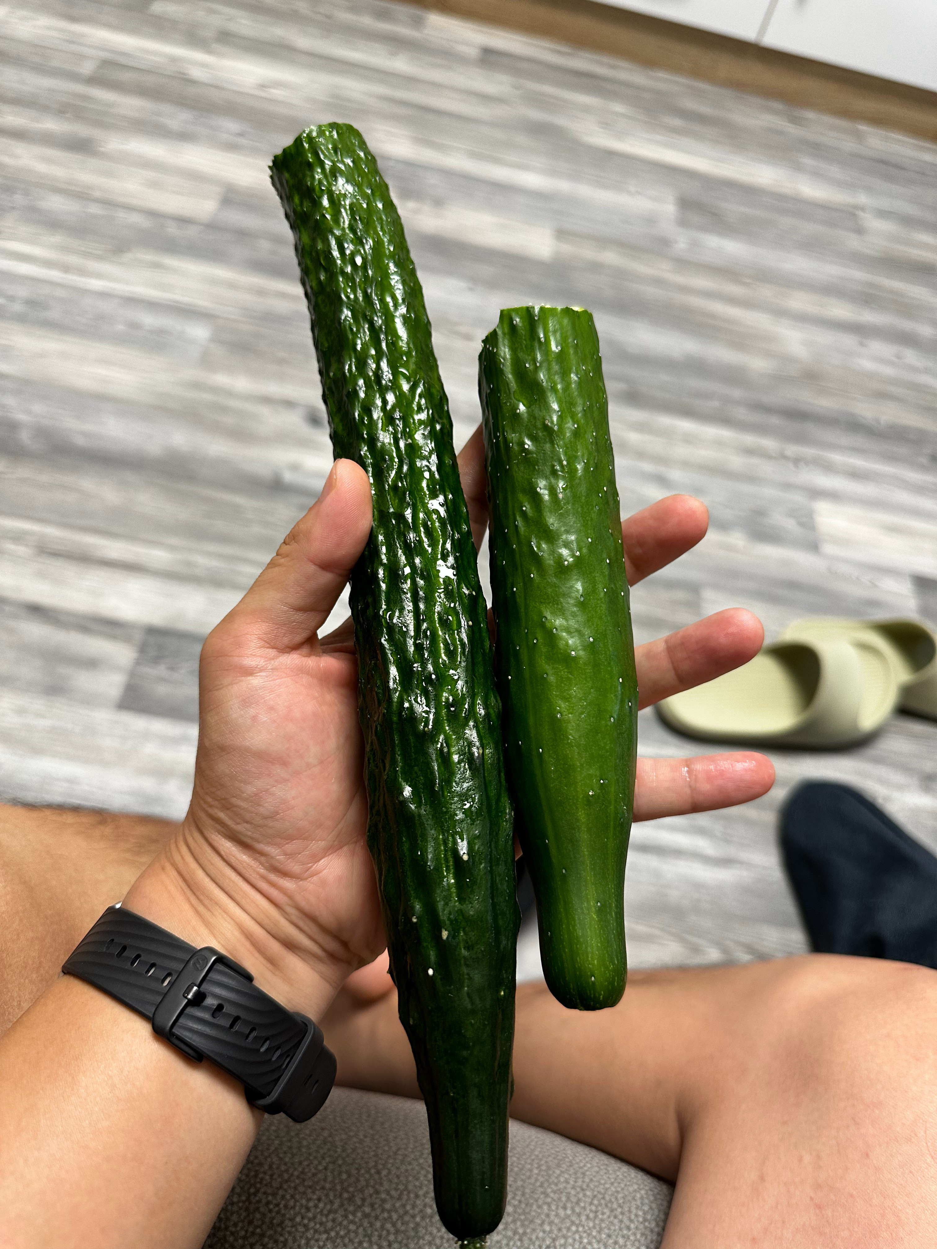 山姆的黄瓜确实好吃晚上在家啃黄瓜，我是从楼下超市买的，我是从楼下超市买的，8块钱