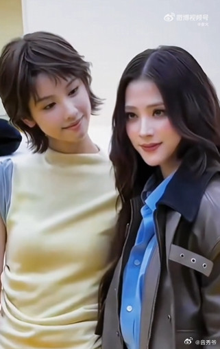 陈都灵看小水的眼神救命！陈都灵看小水的眼神也太温柔了吧，藏不住的欣赏和喜欢，两位