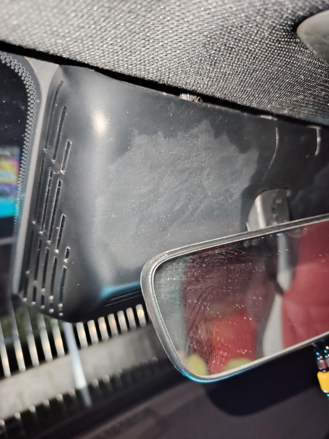 这个位置渗油是什么原因昨天上午还好好的，晚上就突然这样了