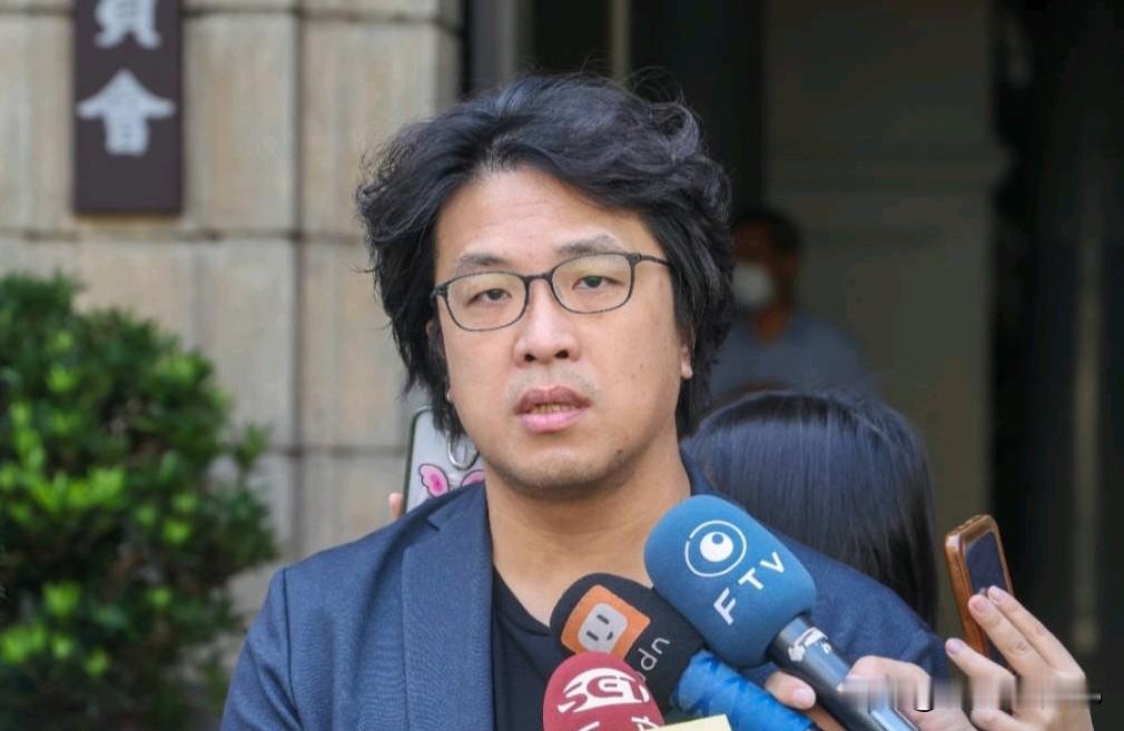在特朗普明确表示要进一步掏空台湾的半导体产业之后，“台独”顽固分子沈伯洋出来回应